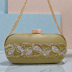 THE CRYSTALLO-LEAF CLUTCH