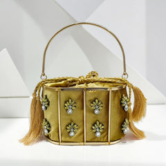 THE GLITZ GRID GRAB